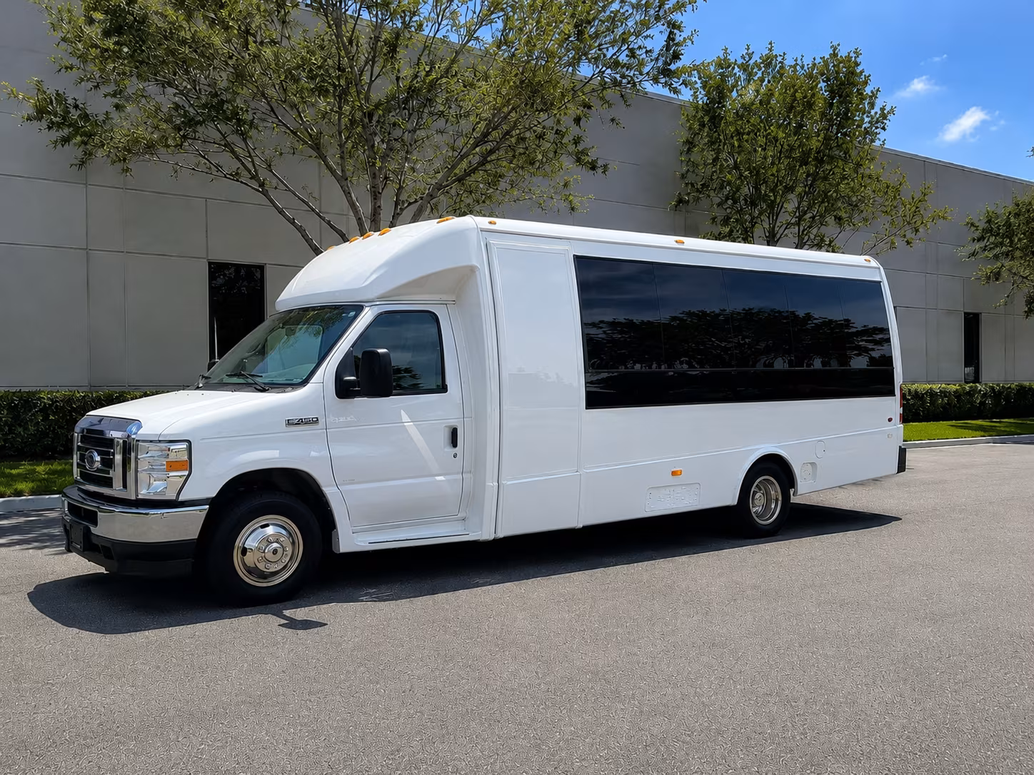 Detroit Airport Shuttle & Transportation party bus exterior