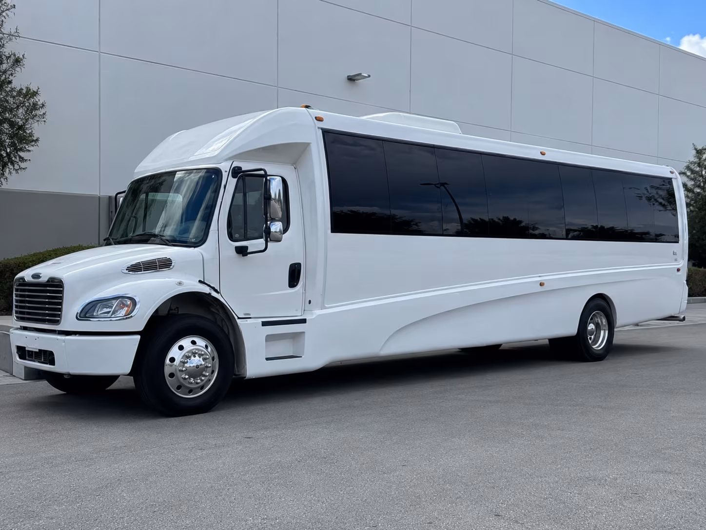Detroit Birthday, Sweet 16, & Quinceañera Transportation party bus exterior